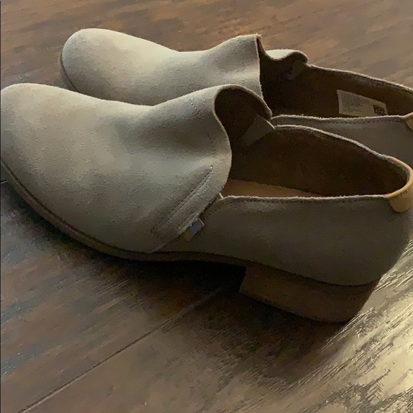 toms desert taupe suede women's shaye booties